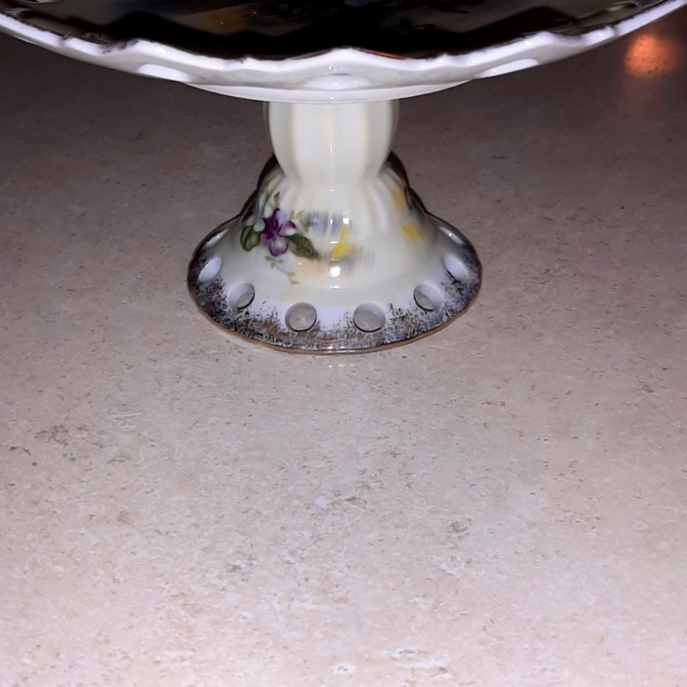 Beautiful vintage pedestal plate. UOAGCO OHINA.